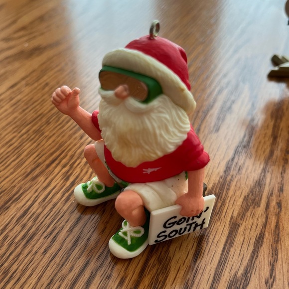 Bundle of 10 vintage Hallmark Keepsake Santa ornaments. - Picture 11 of 11